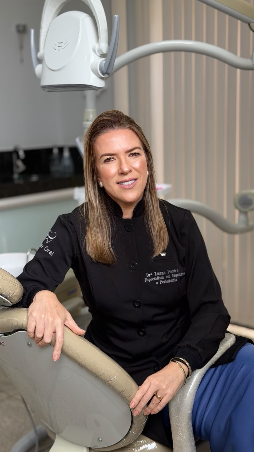 Dra. Luana Pereira no consultório da Clínica Saúde Oral